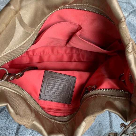 Coach signature shoulder bag - Picture 6 of 6